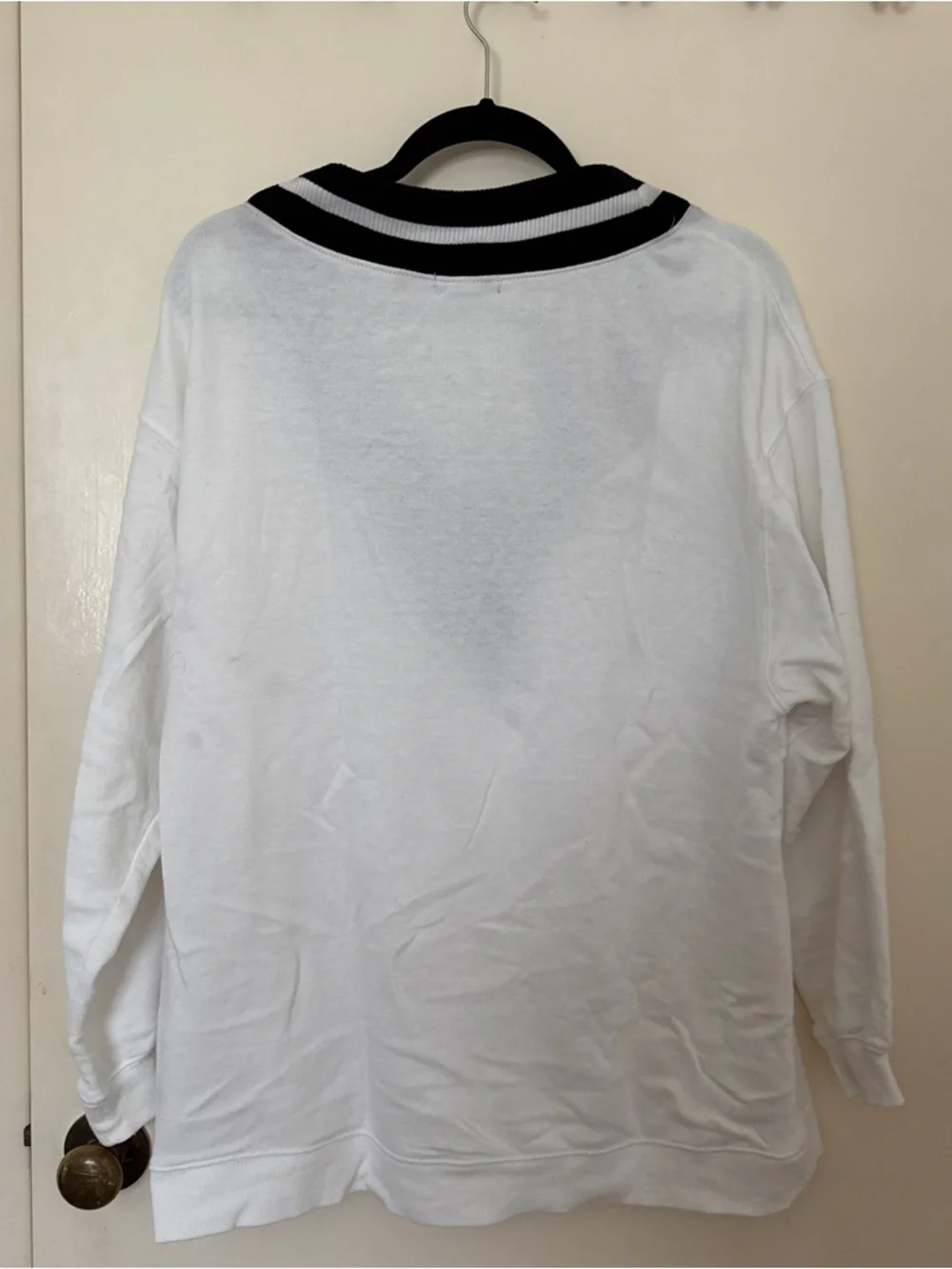 H&M black and White V-Neck sweater - Picture 3 of 7
